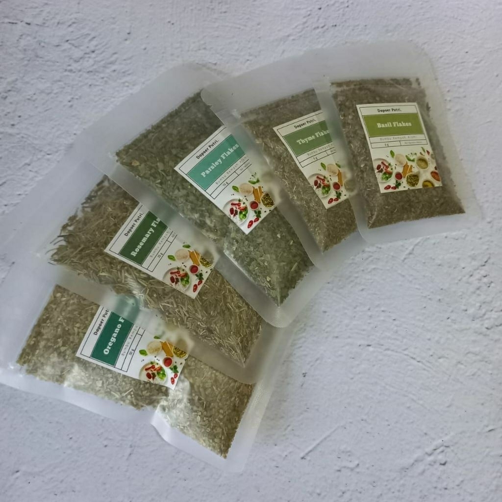 

Dapoer Putri Rempah Daun Kering Cincang Premium