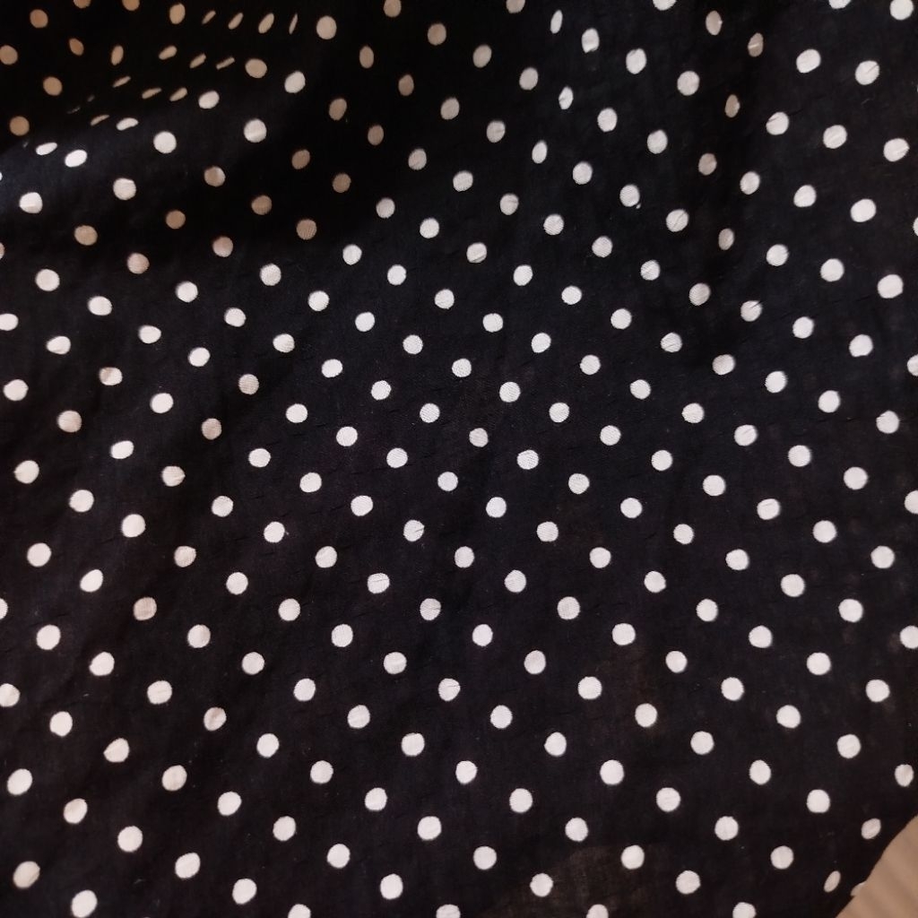 Kain Katun Krinkle Motif Polkadot Hitam Putih – Bahan Katun Kringkel Polkadot – Bahan Adem, Motif El