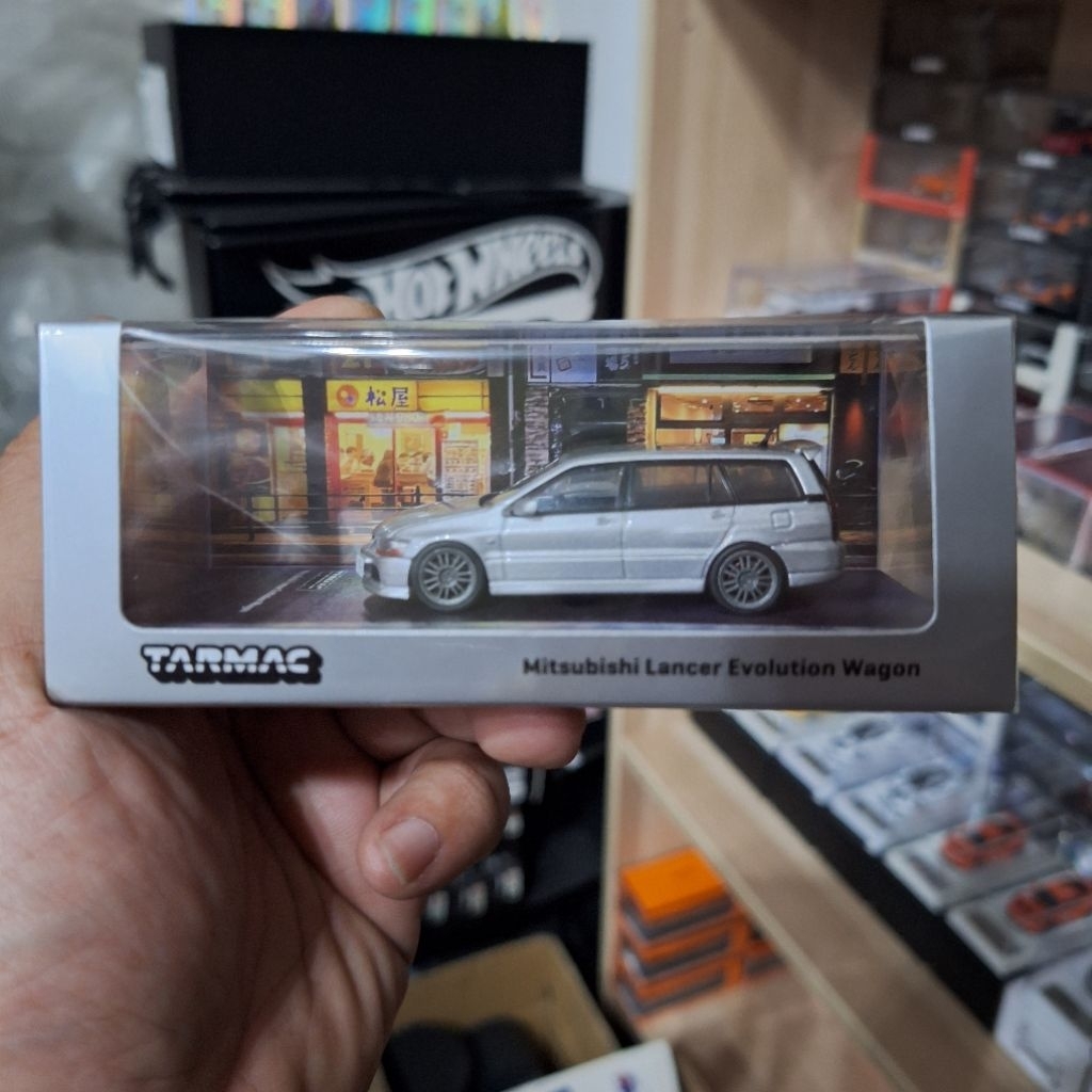Tarmac Skala 64 Mitsubishi Lancer Wagon Silver