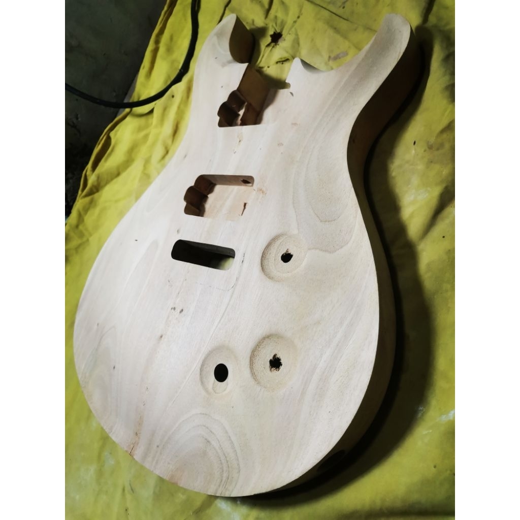 Body Gitar PRS24