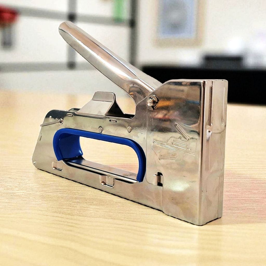 

Stapler Tembak Besi - Staples Metal Tacker Professional Gun