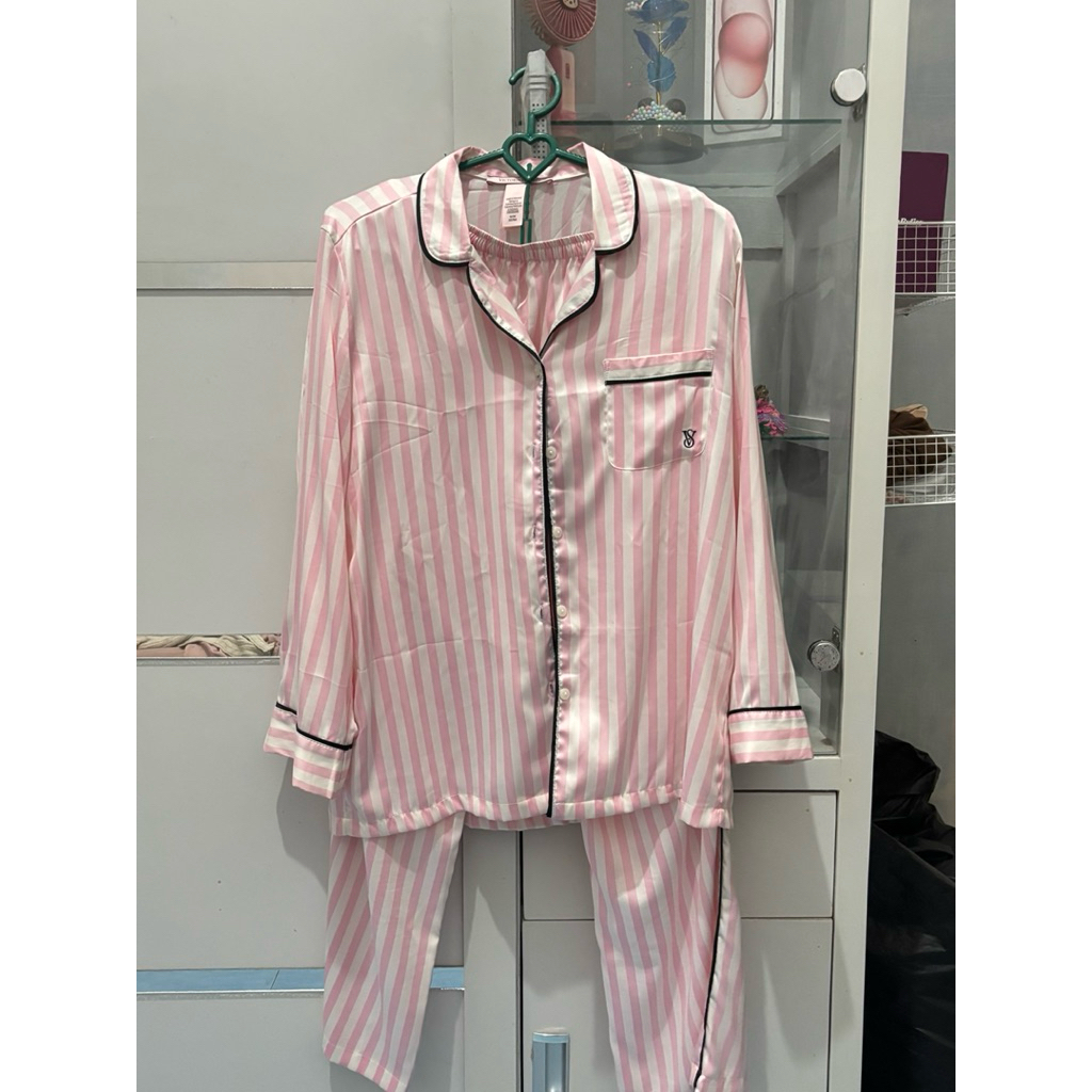 Victoria Secret Pajamas Set Satin Silk Elegan