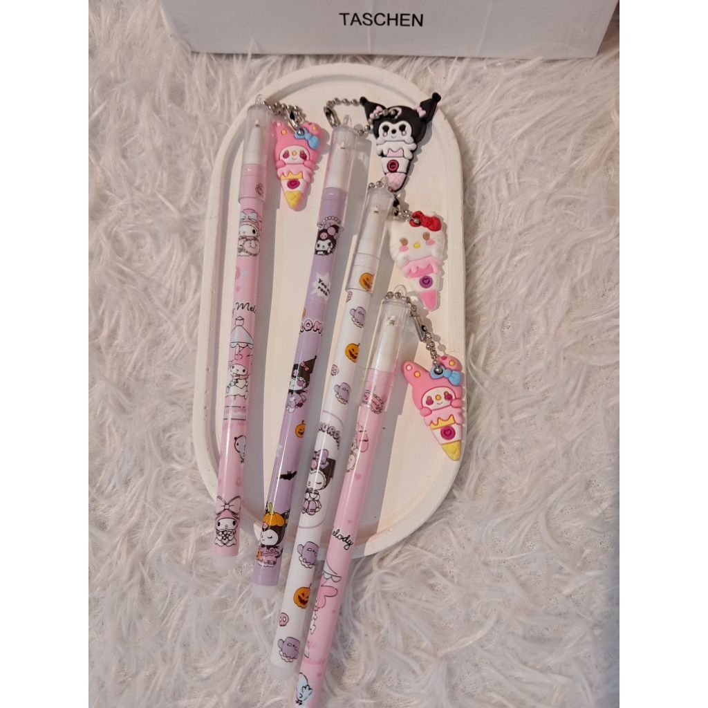 

PEN GEL FANCY KARAKTER LUCU/PULPEN KARAKTER SERIES SANRIO / PULPEN GANTUNGAN SANRIO / PULPEN ANAK ACNTIK / PULPEN MURAH / PULPEN DISNEY