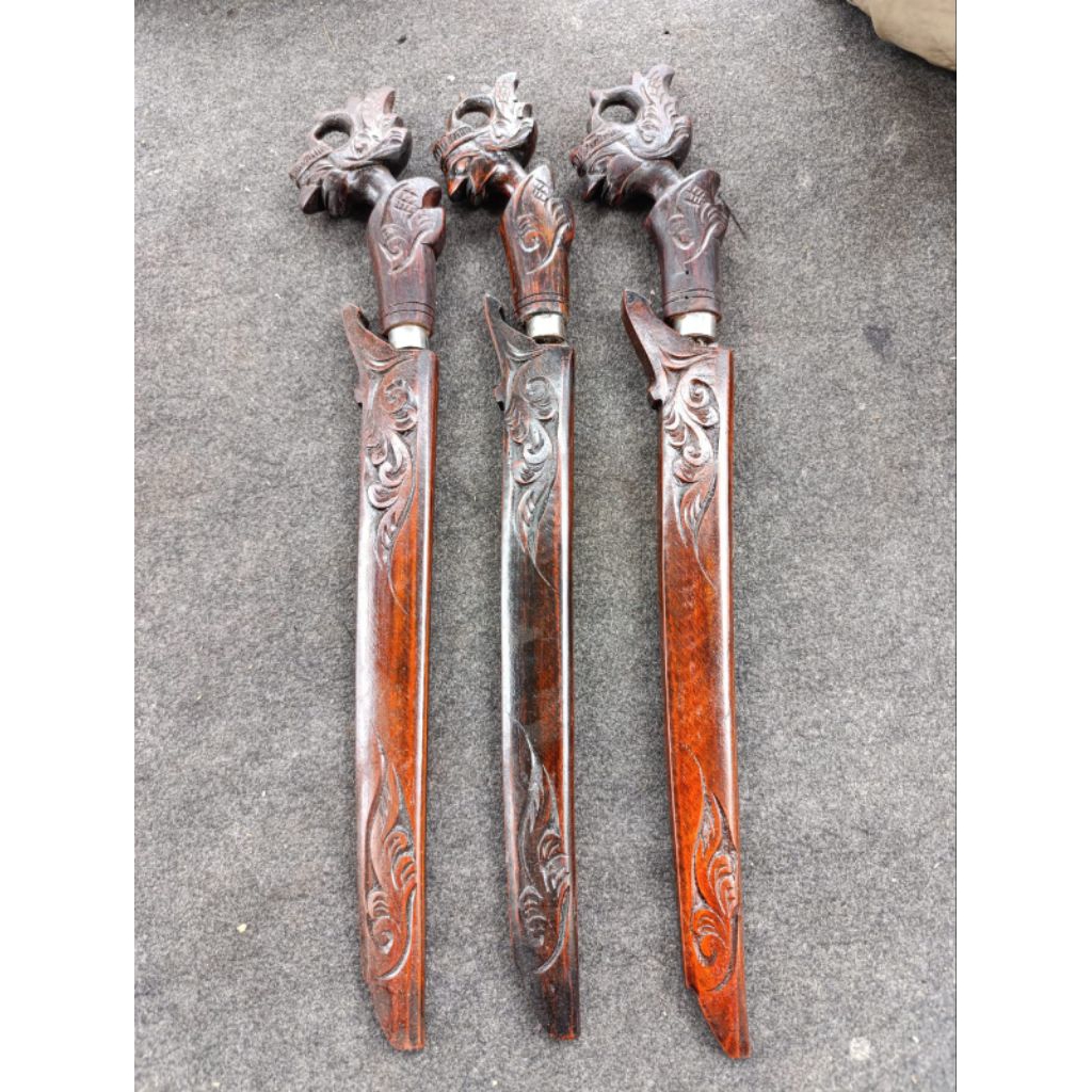 ukir wayang kayu rasamala