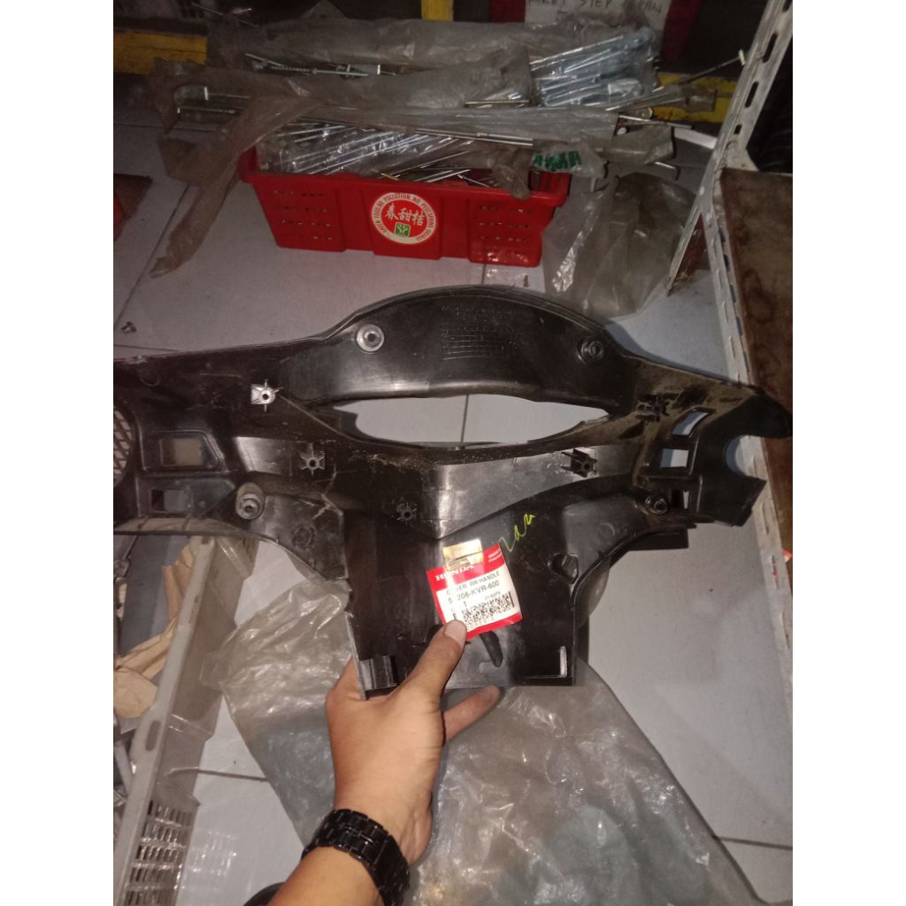 COVER BATOK TOTOK BELAKANG LAMPU DEPAN HONDA REVO 100 LANCIP LAMA PERTAMA ORI AHM 53206-KVR-600