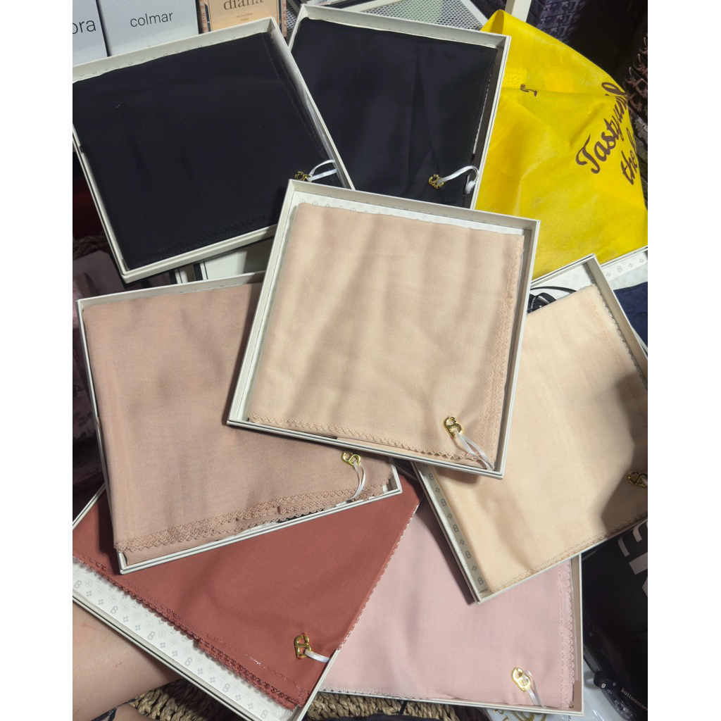 BUTTONSCARVES BASIC SCARF READY BALIKPAPAN JILBAB POLOS BS NEW BUKAN PRELOVED SECOND BEKAS