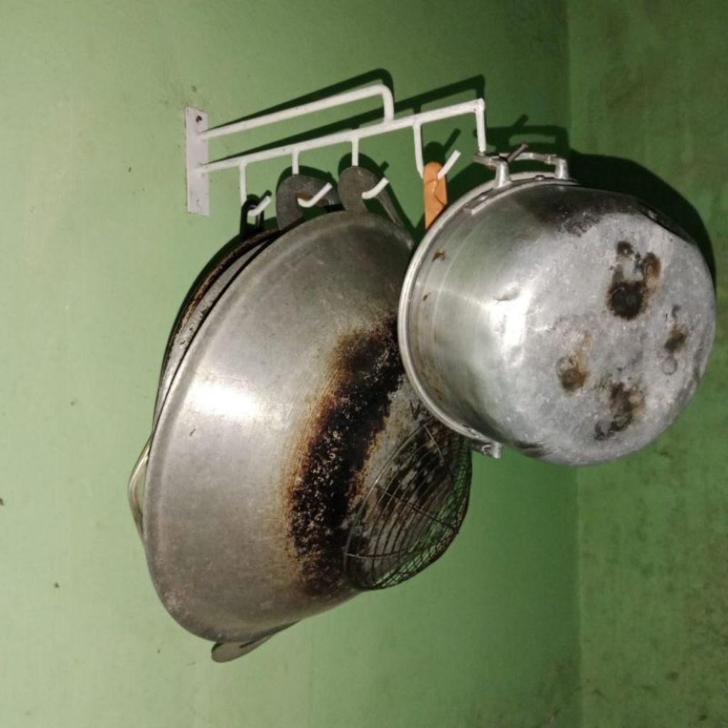 rak teflon rak panci gantung dinding serbaguna