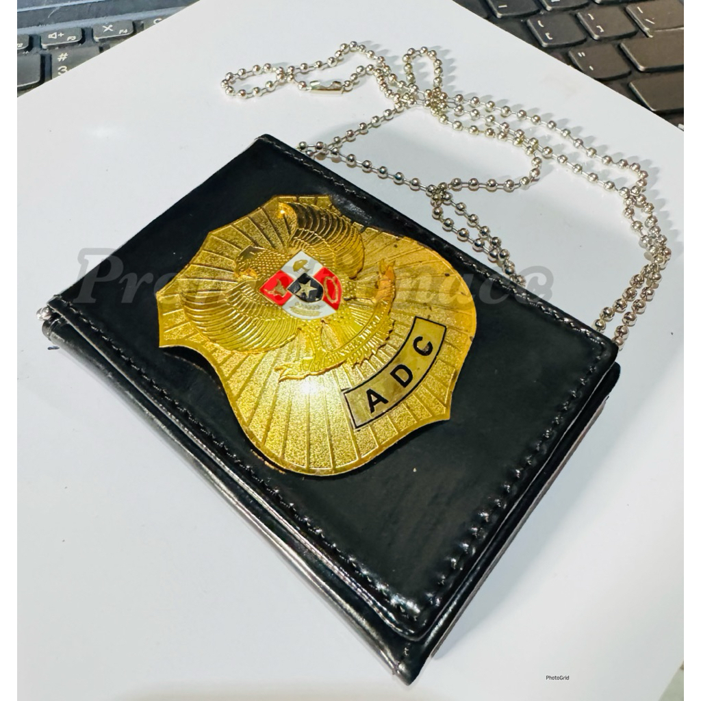 

Dompet KTA / Dompet Kalung Lencana GARUDA ADC Sepaket Dompet Kartu + Kalung + Lencana ADC Kulit Hitam Glossy PREMIUM