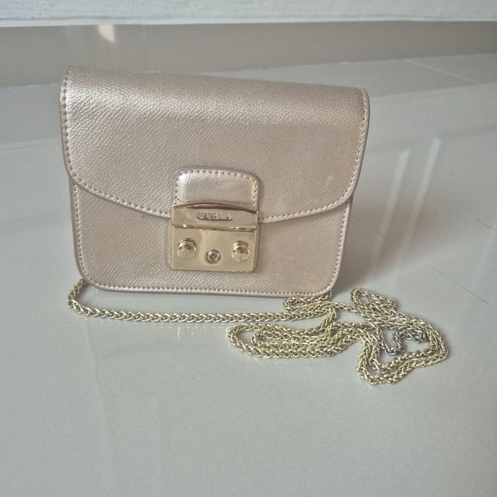 Tas selempang wanita furla gold