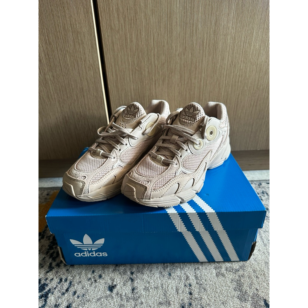 Preloved Adidas Astir W