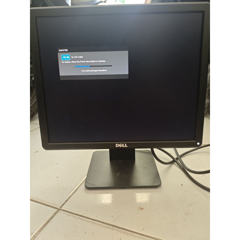 Monitor Dell 17 in Kotak