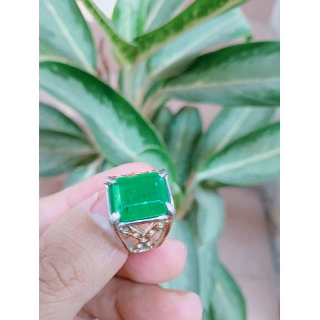 batu Jamrud Colombia original cutting