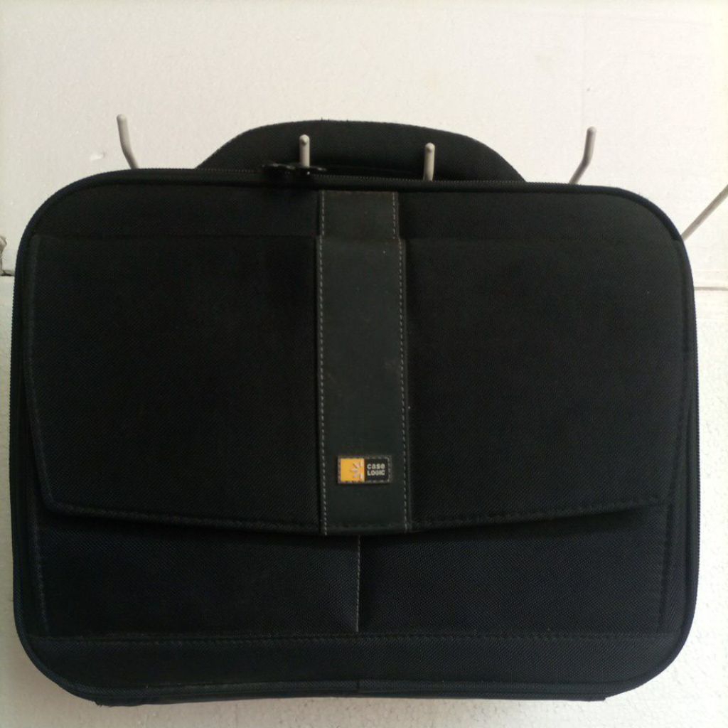 

Case Logic Bag-alas-34x6cm-tinggi-27cm-preloved