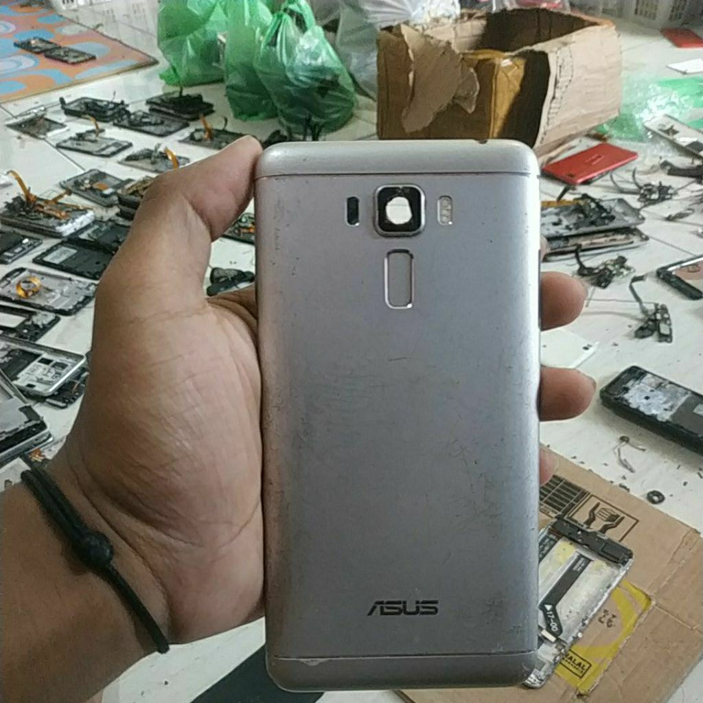 backdoor bekas Asus Zenfone 3 laser,tanpa tombol fisik sesuai gambar