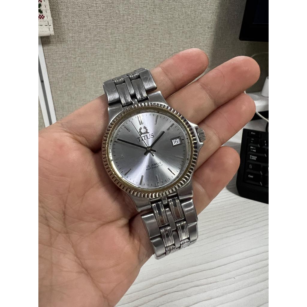 Jam Vintage TITUS model Ring Fluted Bezel