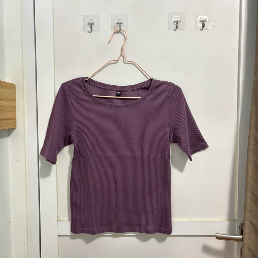 (Preloved) UNIQLO Purple T-Shirt Atasan Kaos Ungu Wanita
