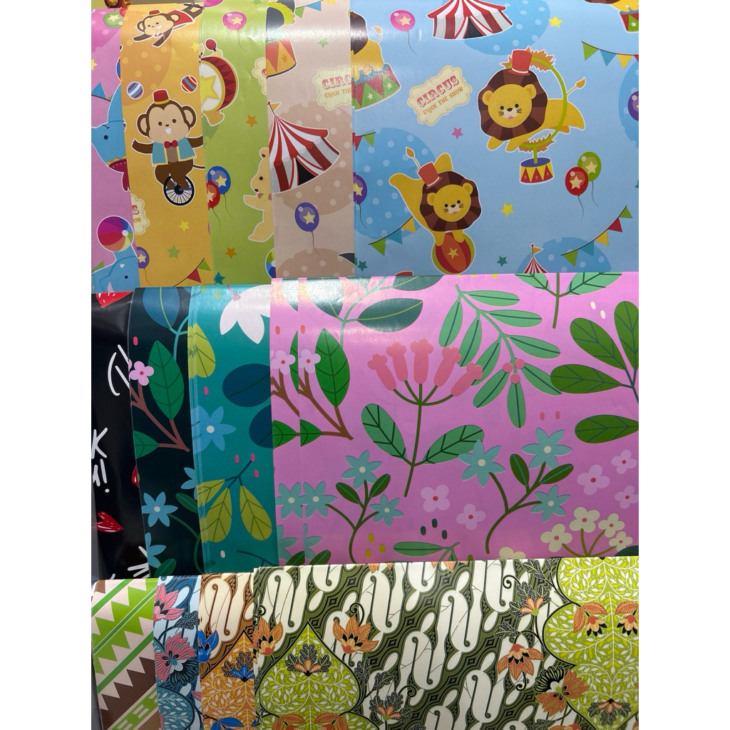 

(1 Pack : Isi 50 Lembar) Kertas Kado SIDU GLOSSY GW Motif Random