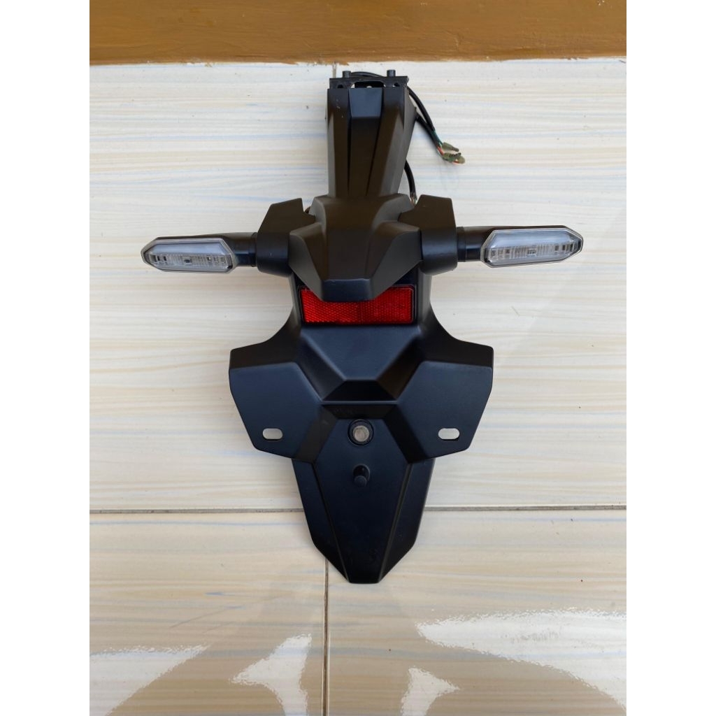 Spakbor slebor sepakbor belakang honda cbr 150 r led original