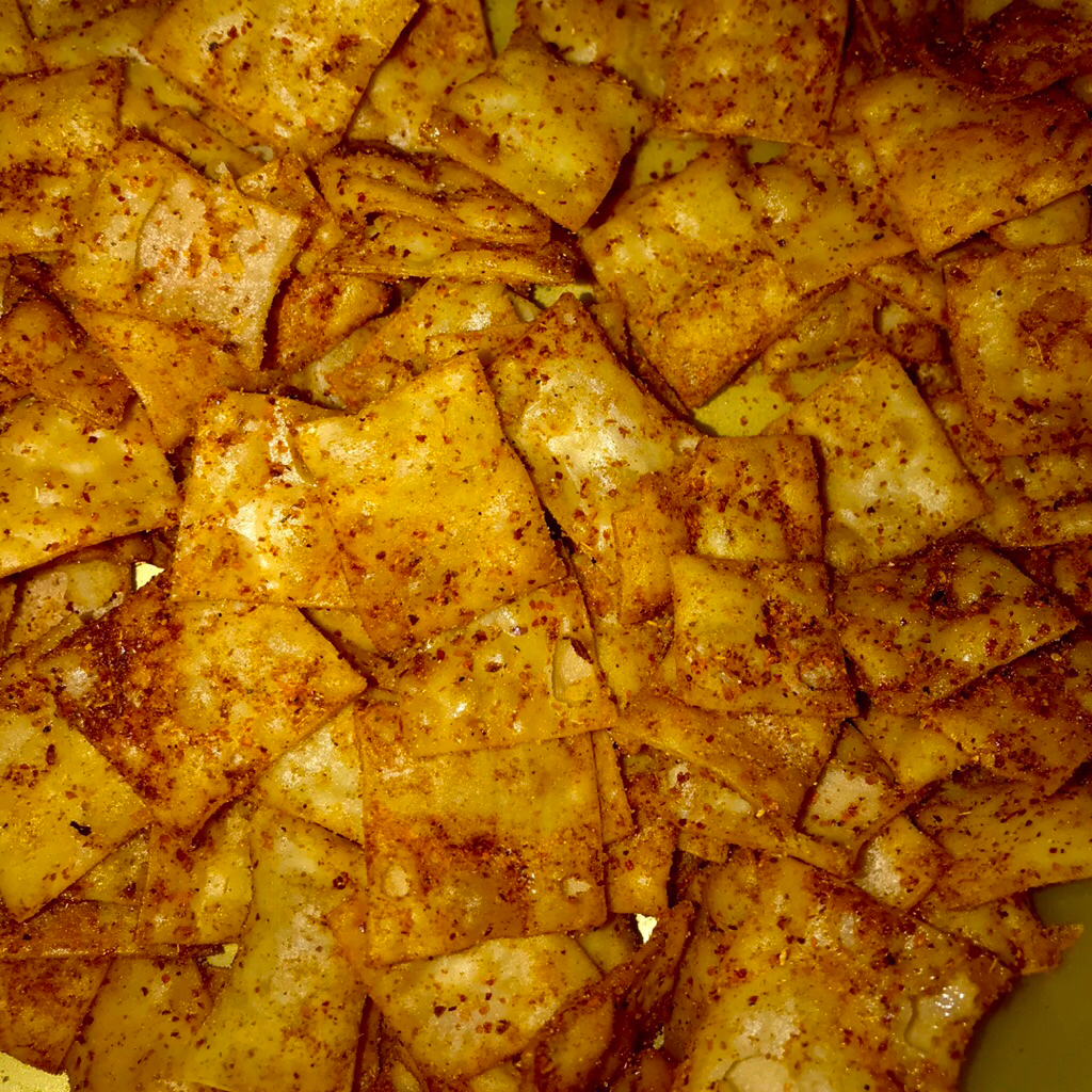 

Kerupuk Pangsit Keripik Pangsit Kriuk Pedas, Asin Gurih Daun Jeruk 100gr dan 250gr