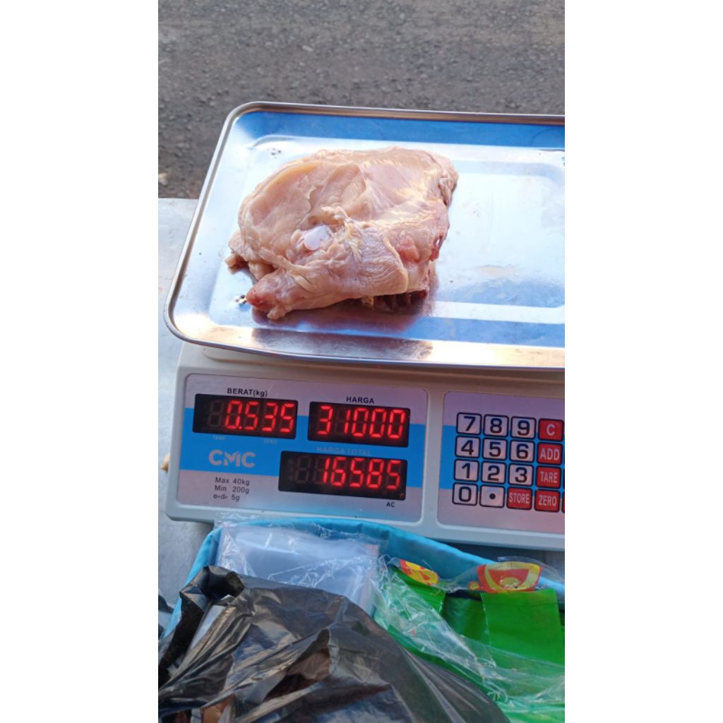 

Ayam potong fresh/frozen PASTI HALAL, MELAYANI pesanan Partai besar/kecil