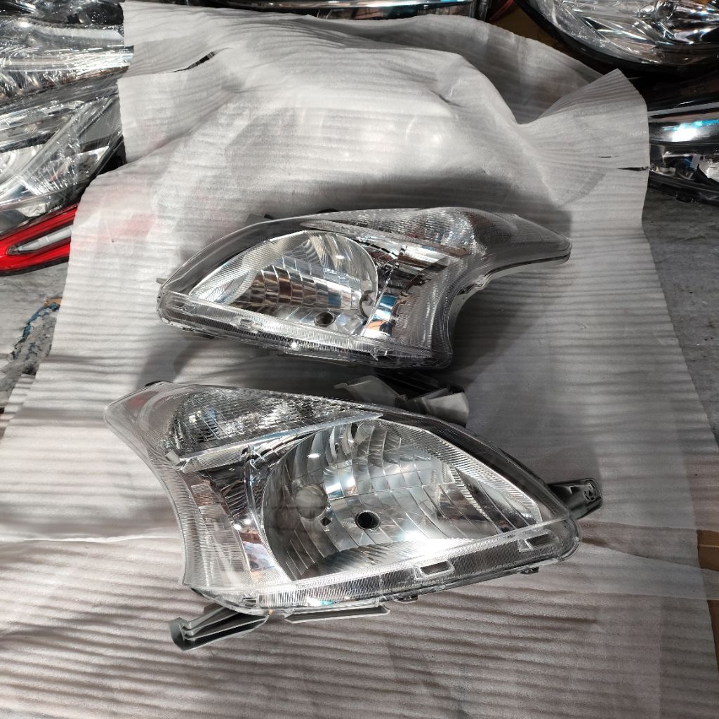 Headlamp Lampu depan Avanza Veloz 2013 Sepasang Original