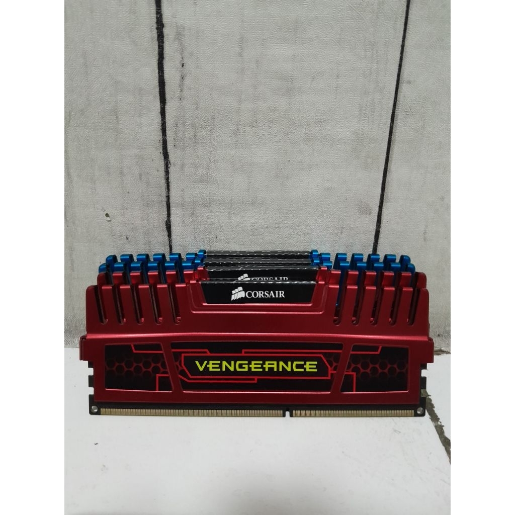 RAM Corsair 16GB (4x4GB) DDR3 1866 Mhz Vengeance Gaming Pro Series PC Computer Memory CPU