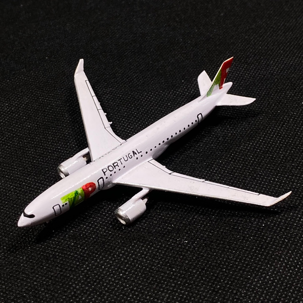 Miniatur pesawat Airbus A330 portugal TAP buatan tangan