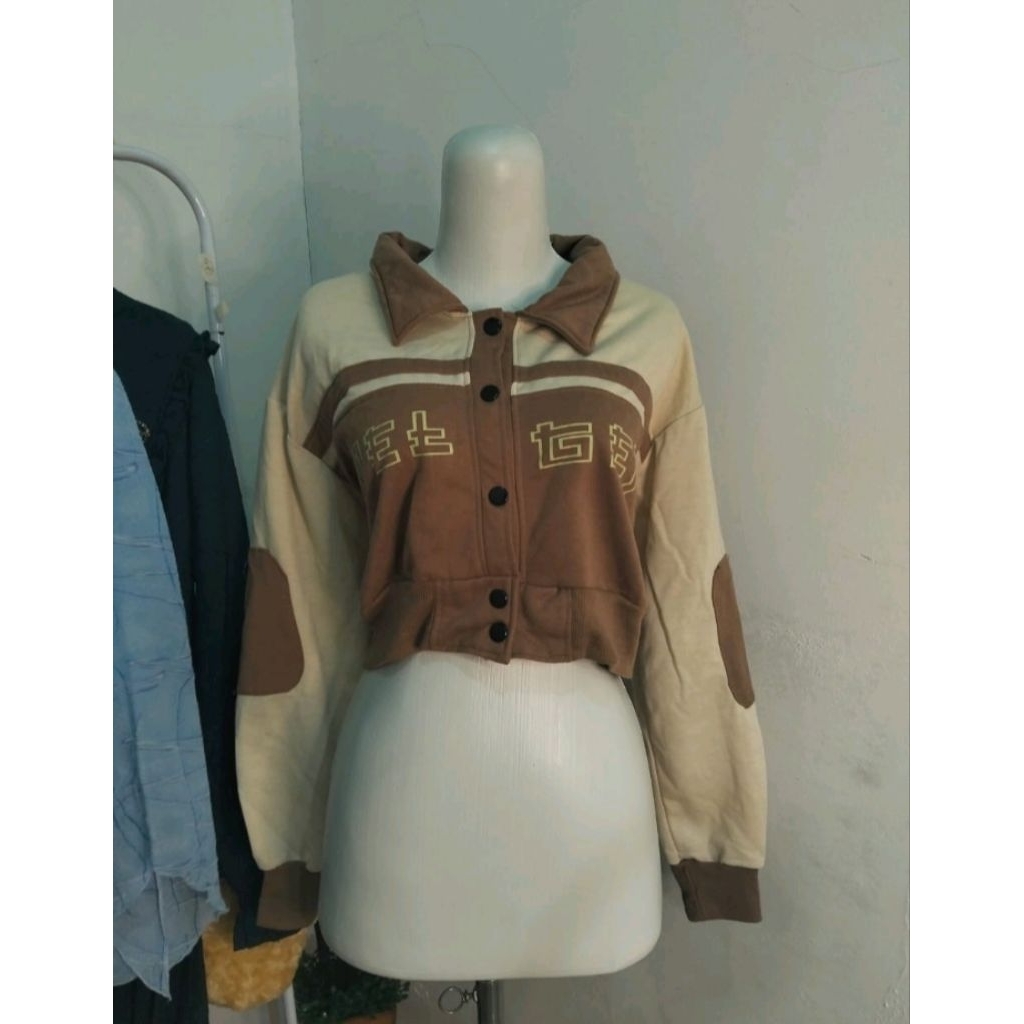 Outer Rajut Crop Hoodie Wanita Aksen Renda – Warna Coklat Susu