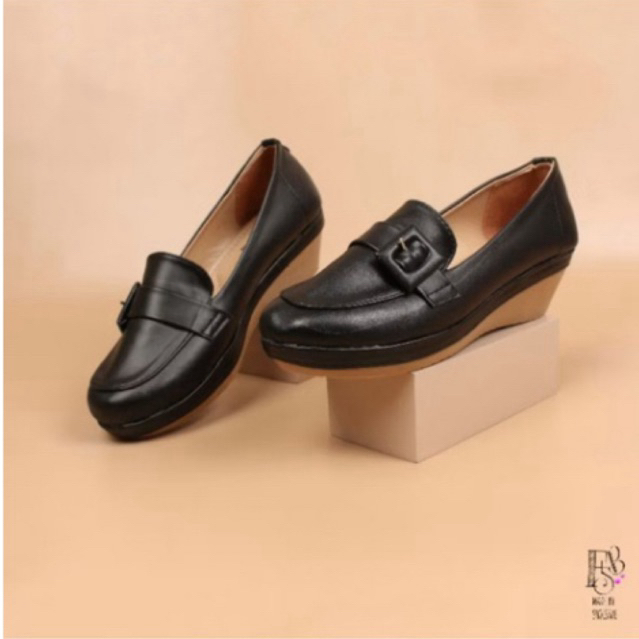 Sepatu Wedges Kerja Wanita