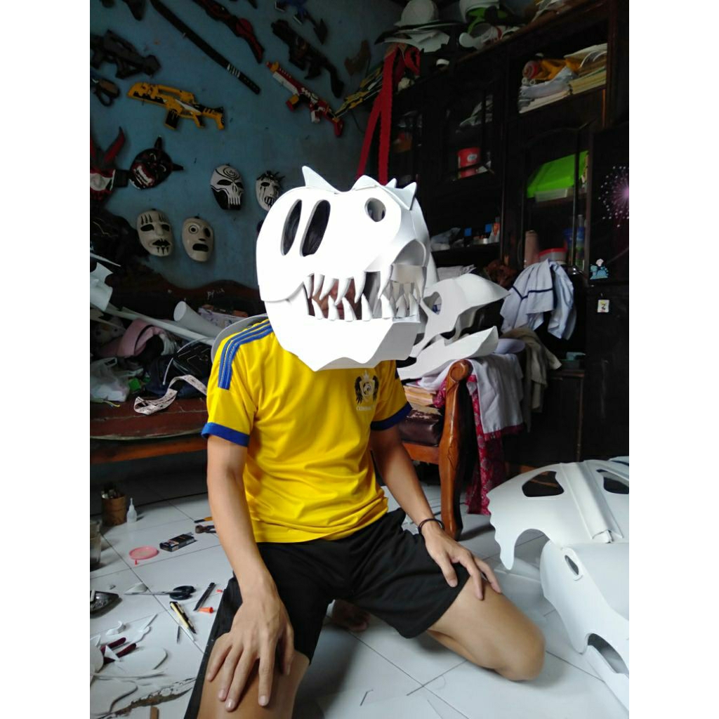 Helm aneka Dinosaurus Zaman Purba