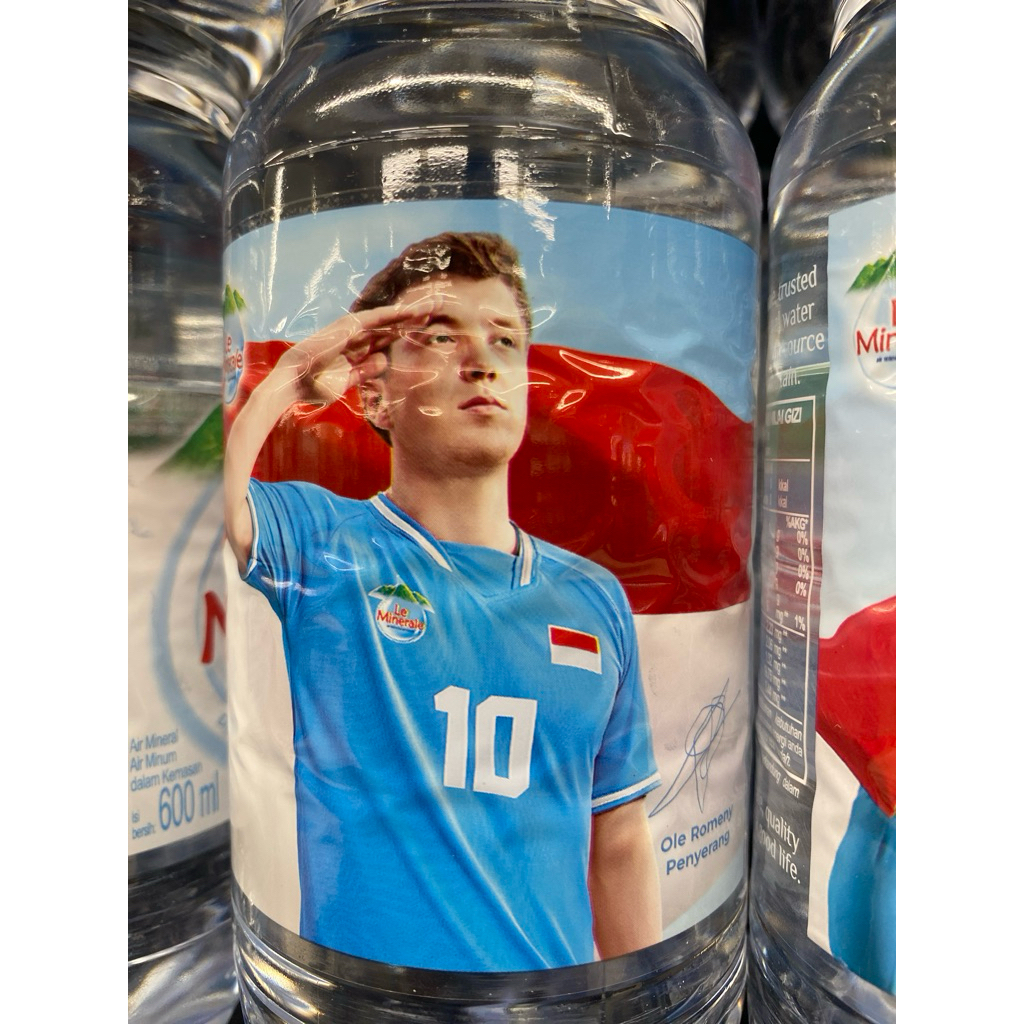 

Le Minerale Timnas, ada Ole, Paes, Ridho, dll.