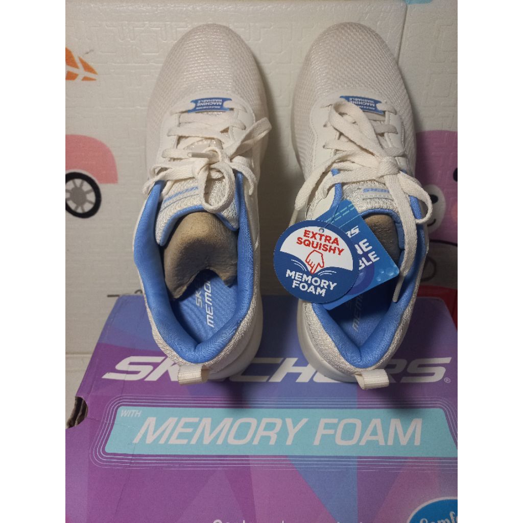 Sepatu skechers wanita warna putih