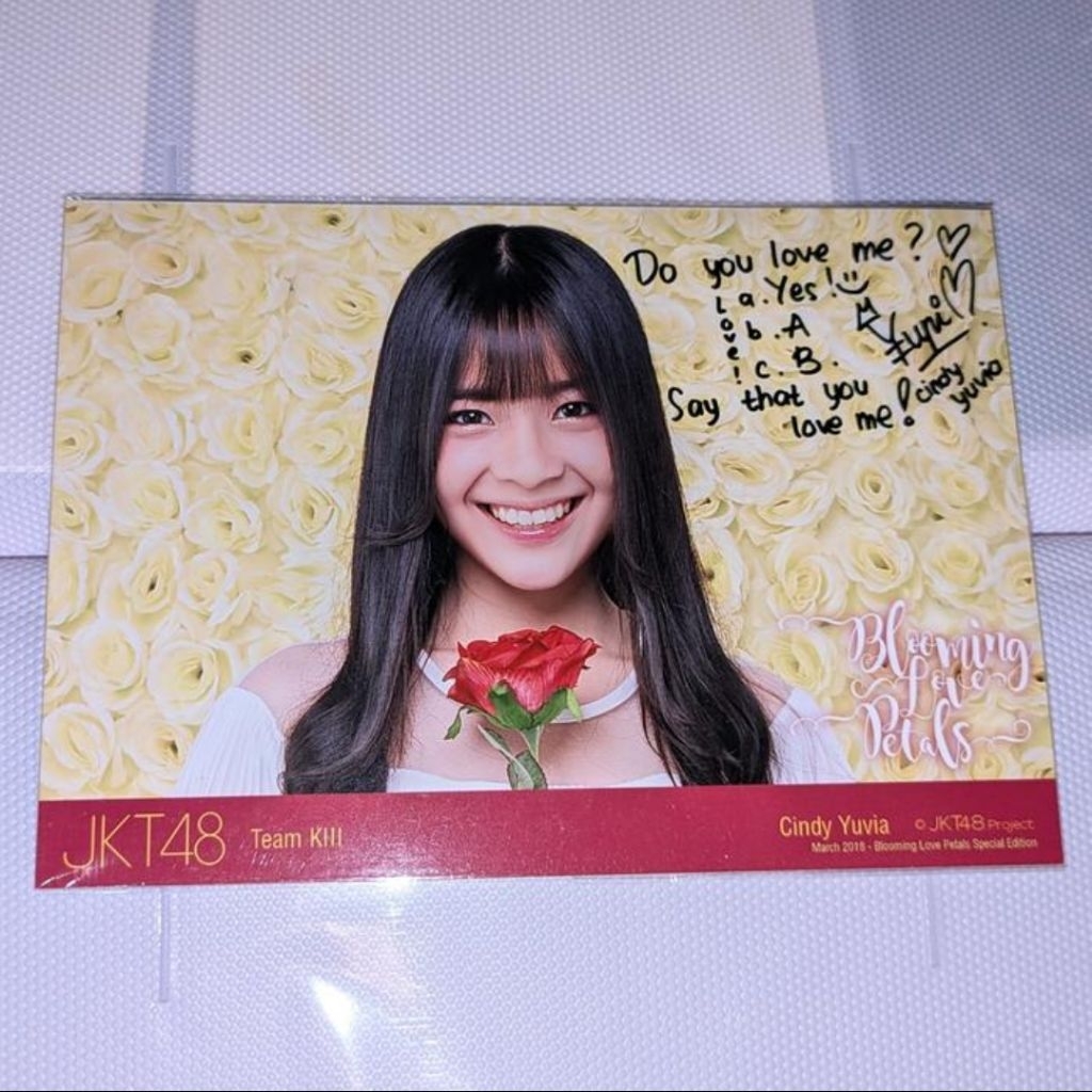 Photopack bertanda tangan Cindy Yuvia ex JKT48