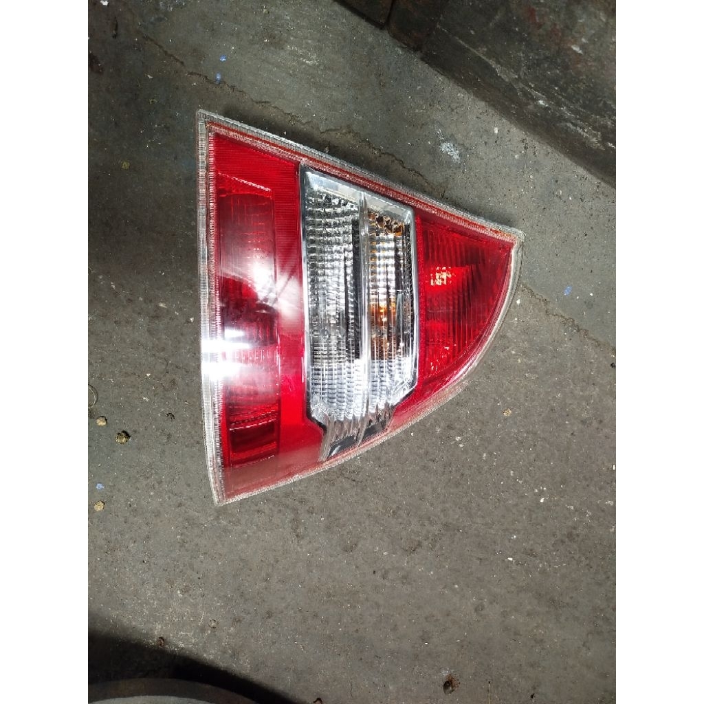 LAMPU BELAKANG FORD FOCUS ORIGINAL, STOPLAMP FORD FOCUS, LAMPU REM FORD FOCUS