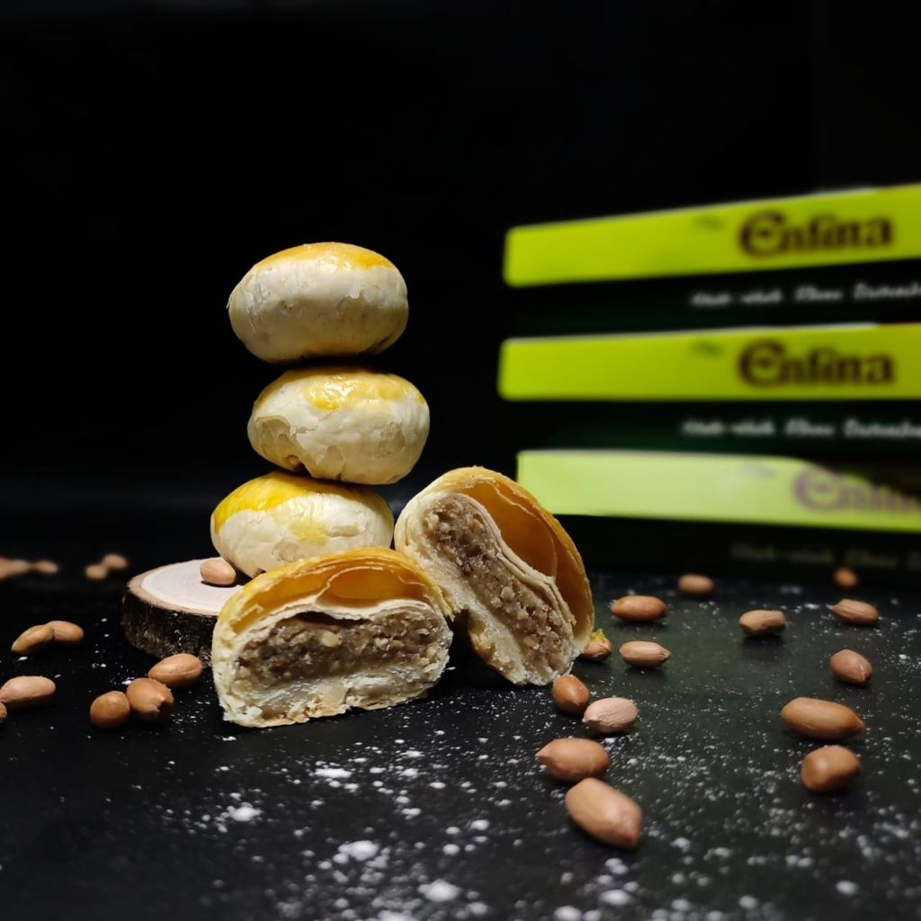 

PIA ENFINA SURABAYA RASA KACANG TANAH SPESIAL