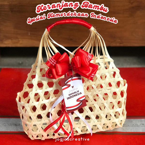 

TAS BAMBU KERANJANG BAMBU YUKENSI PENDEK HIAS SPESIAL TEMA KEMERDEKAAN TAS KADO