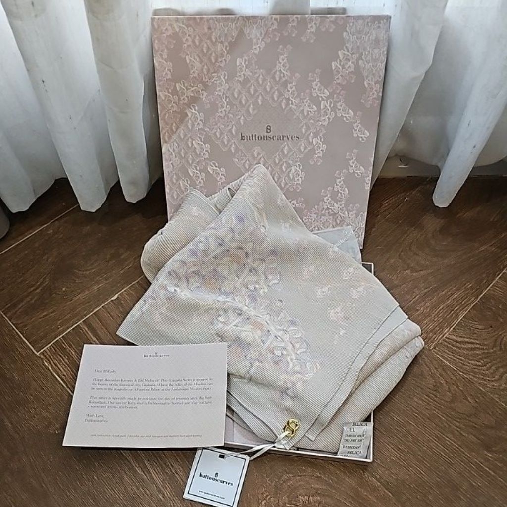 buttonscarves granada series