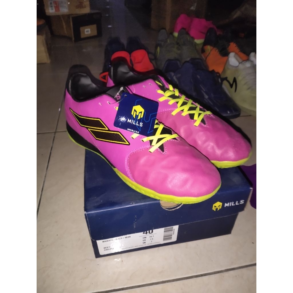 Sepatu Futsal Mills triton sabre