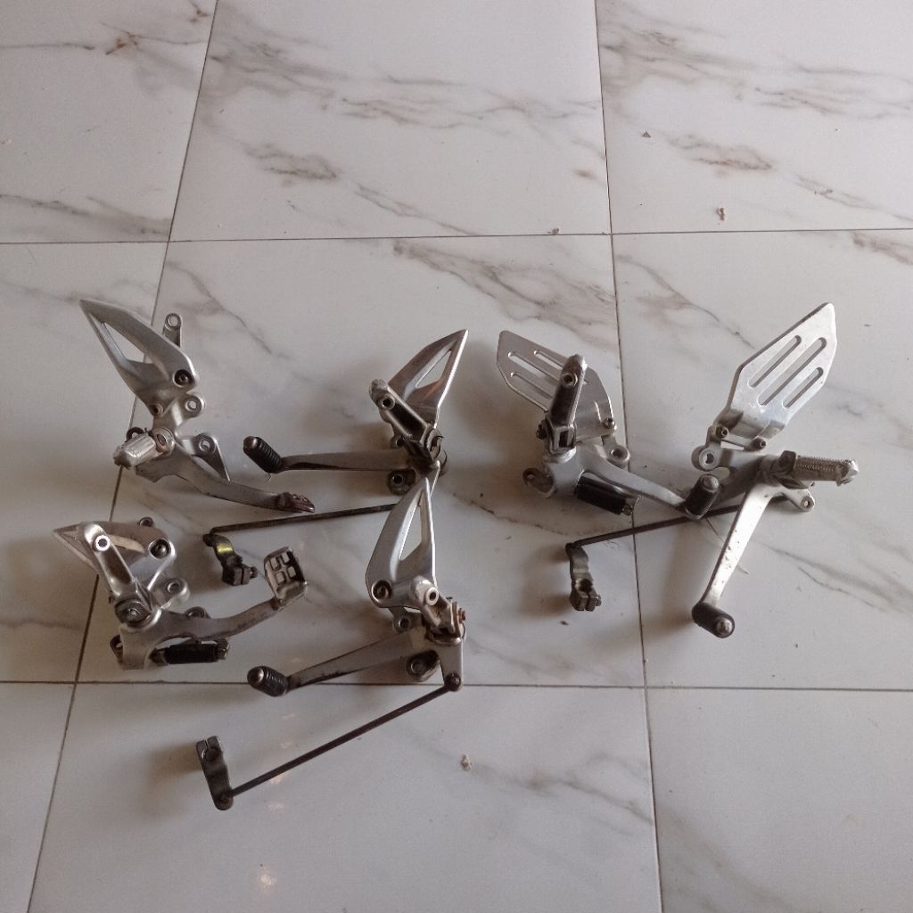 Postep depan r15 v2 dan xabre