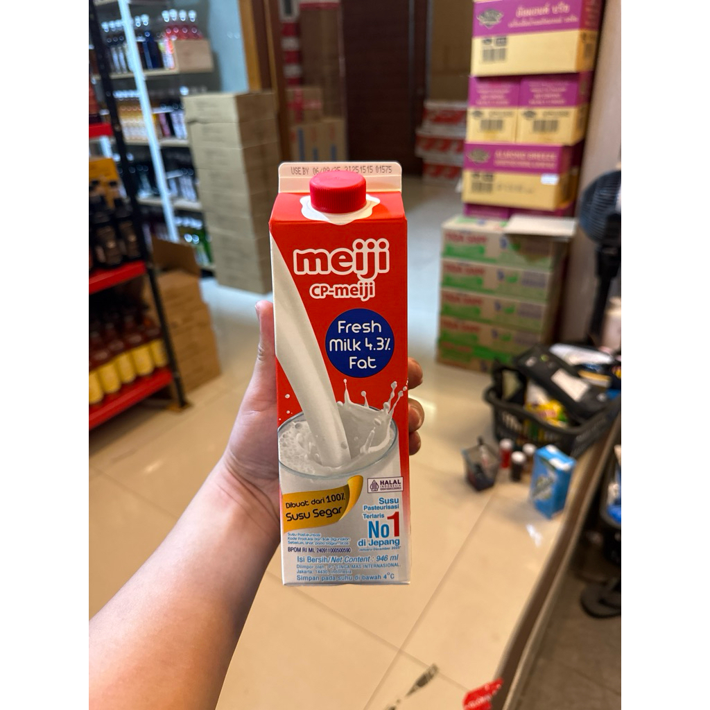 

Meiji Deluxe Milk Plain 946 ml - Meiji Pasteurized Fresh Milk Import Japan