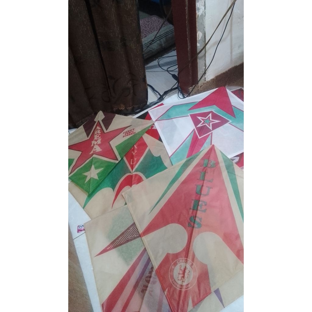 layangan sukhoi lilitan bambu apus campur bambu petung.. kertas tisu / kobot..