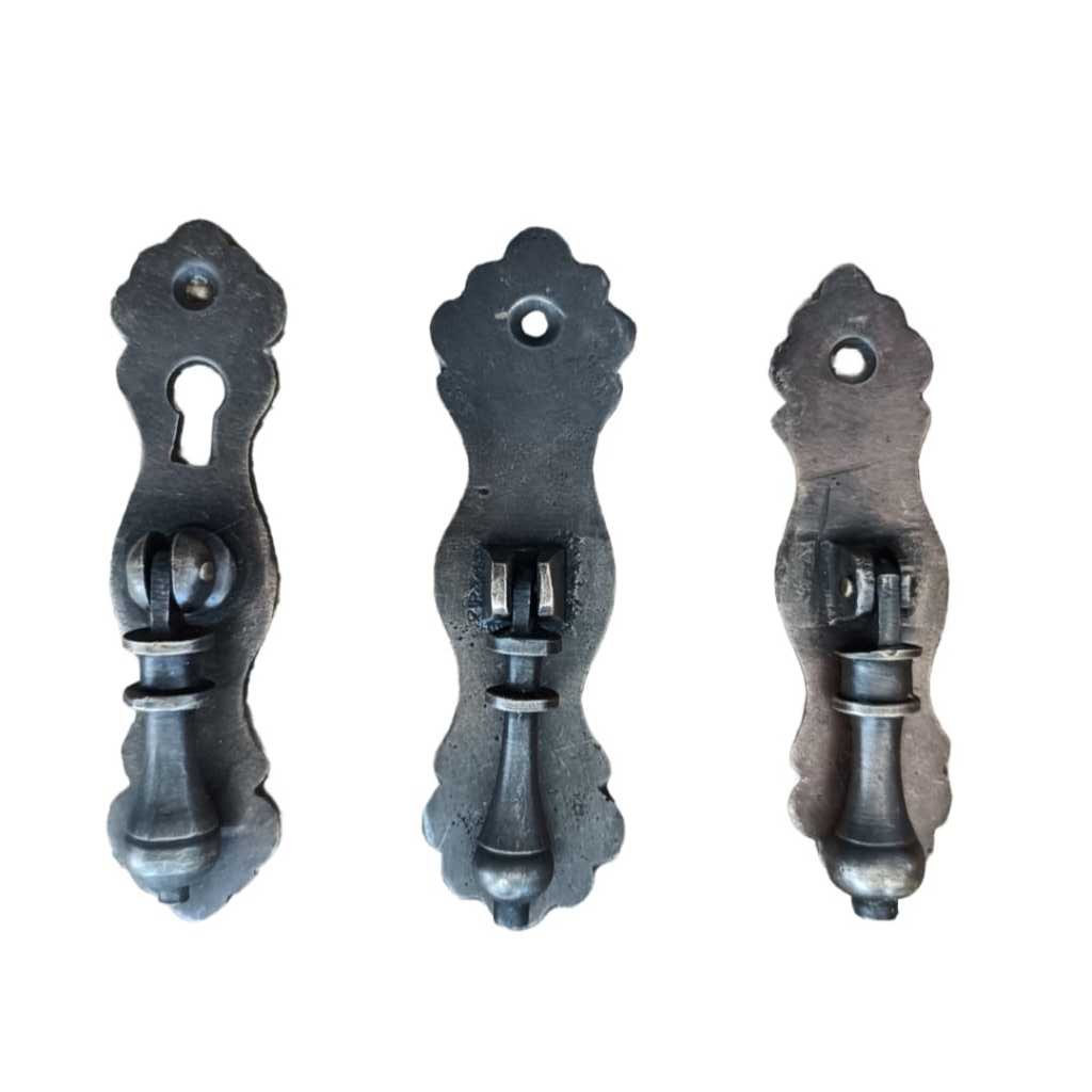 Tarikan Laci Lubang Kunci Kuningan Antik