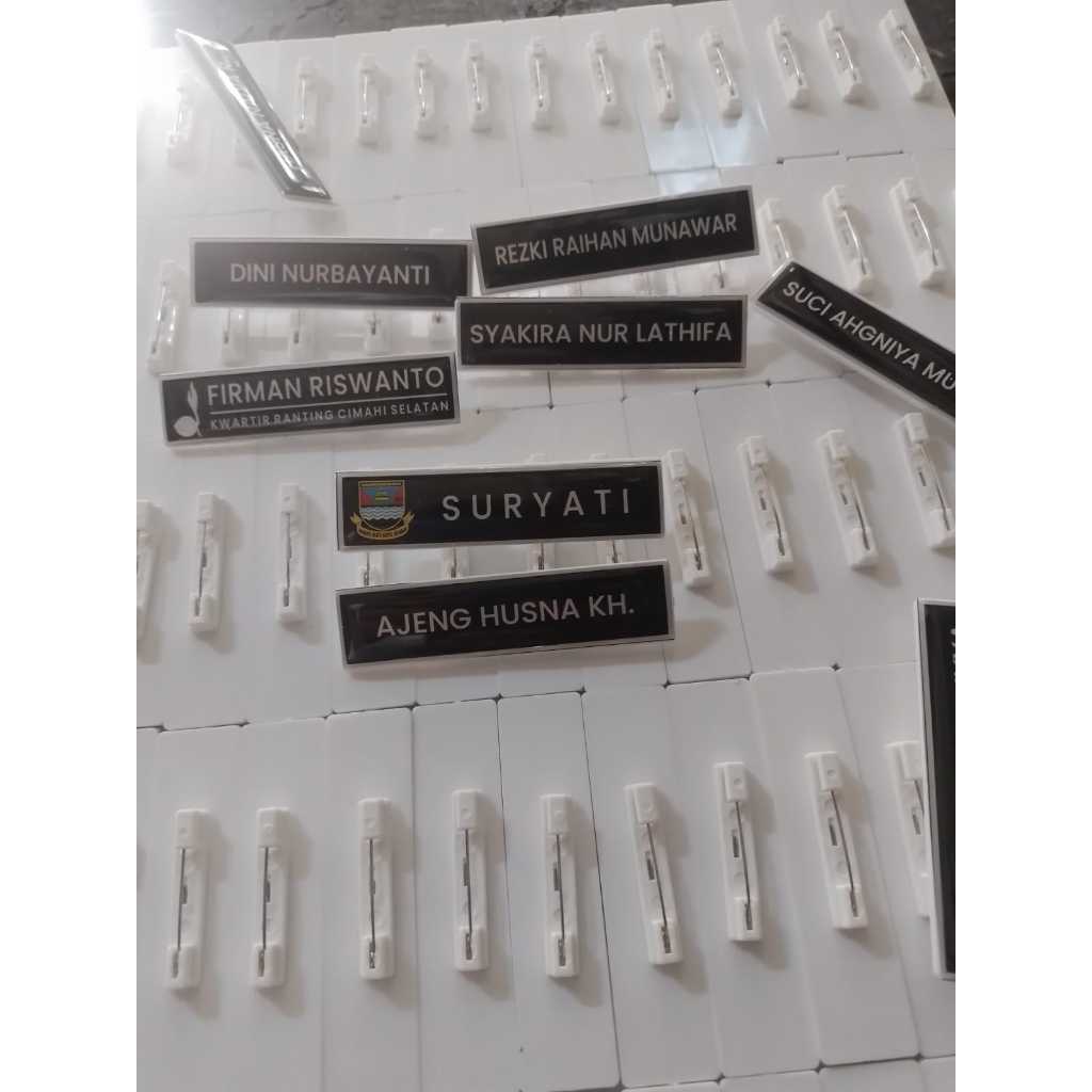 

nametag akrilik penitik ,papan dada guru siswa pns7