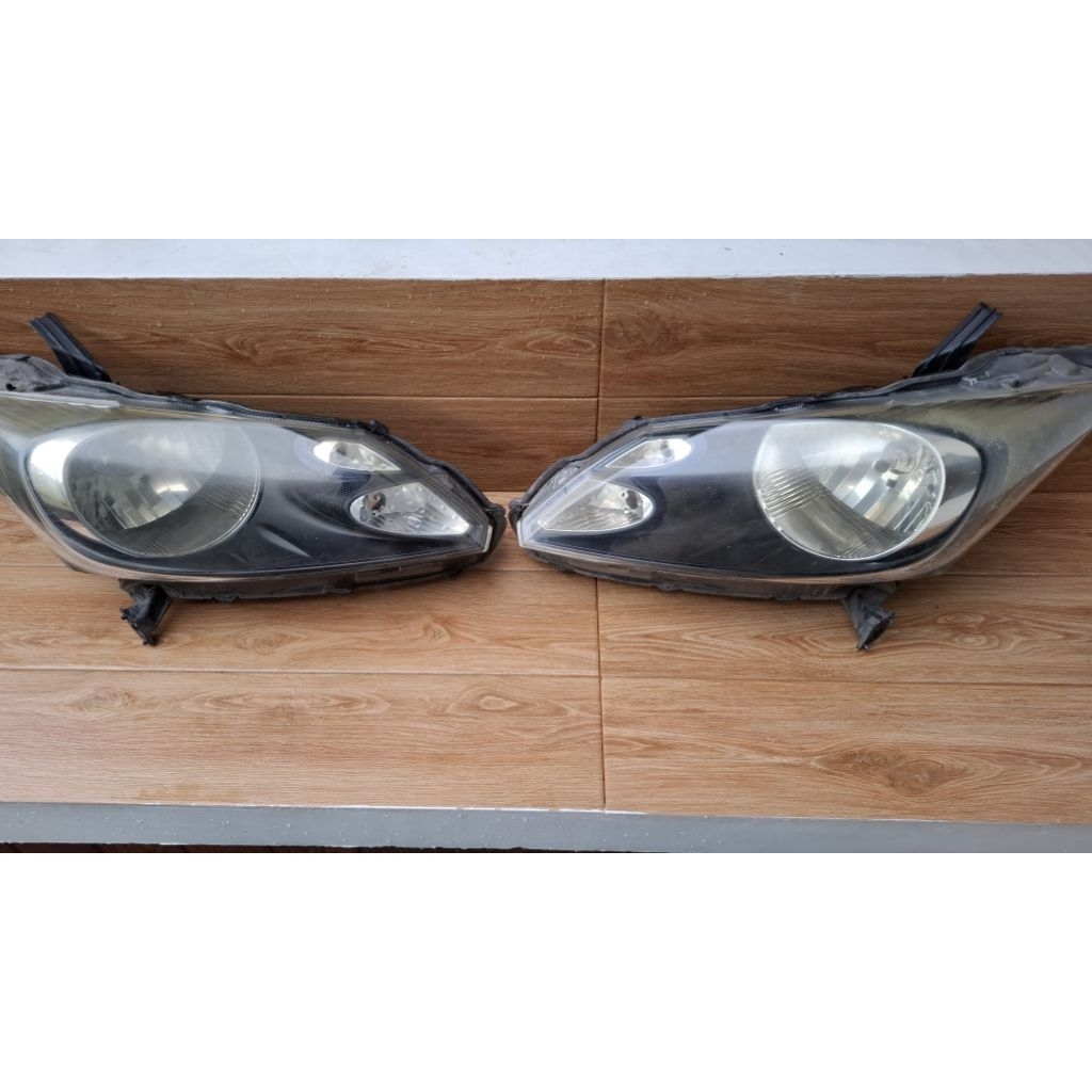 Headlamp Mobil Honda Freed 2010 Ori Bekas untuk Bahan