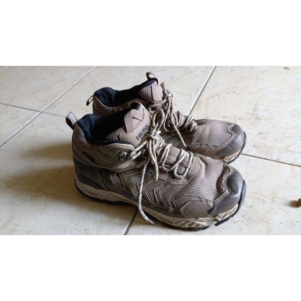 sepatu gunung second nepa size 42