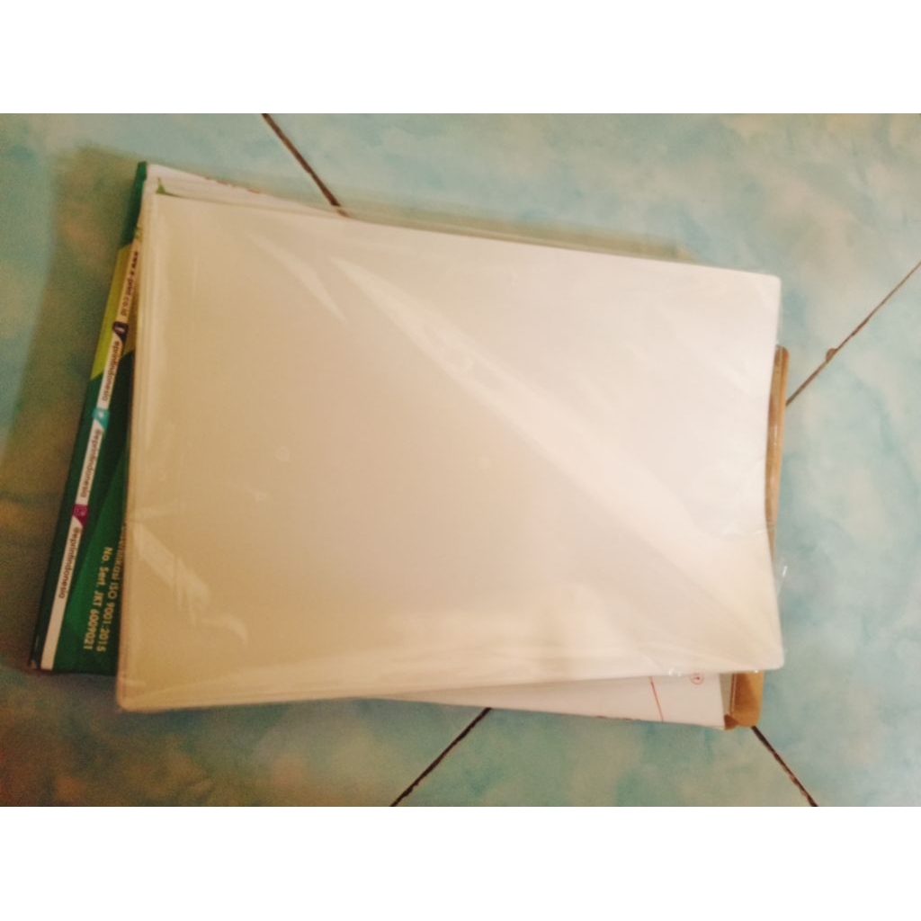 

plastik laminating isi 15