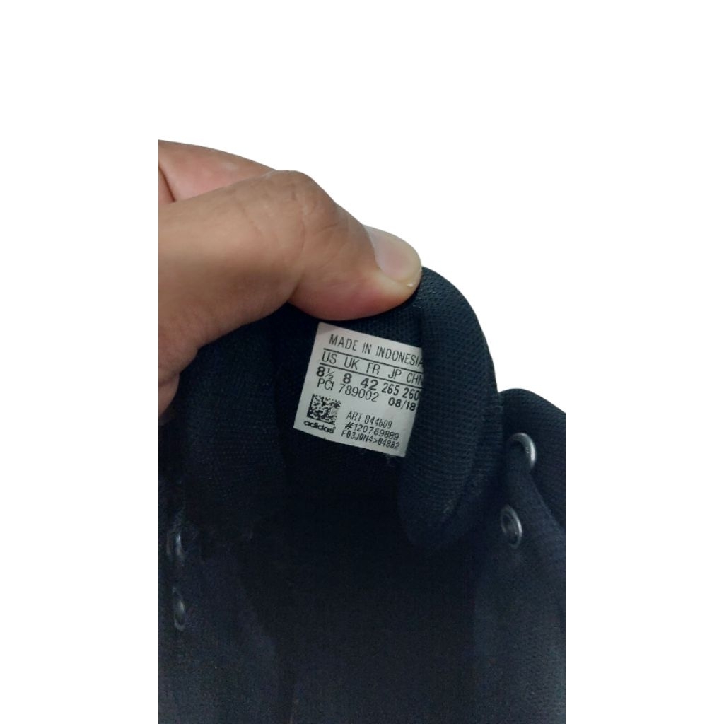 Preloved Second Sepatu Voli basket 42