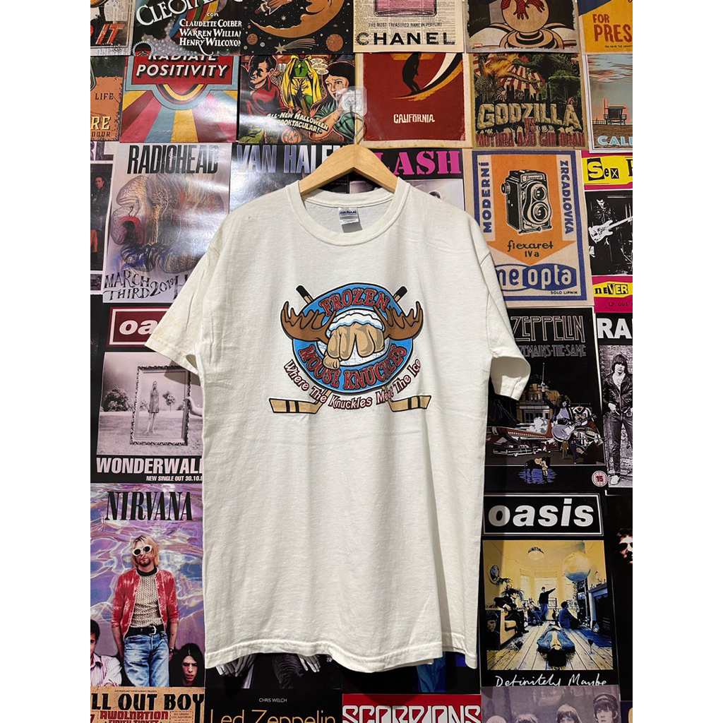 Kaos Gildan Moose knuckles