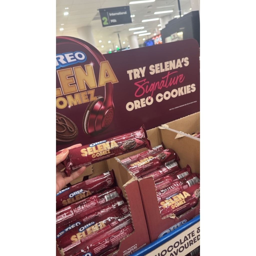 

READY STOCK oreo selena gomez AUSIE