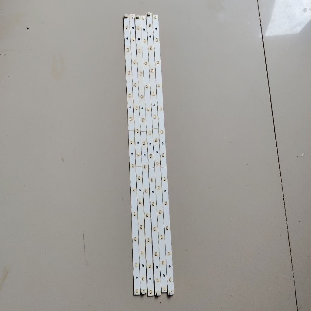 Promo  Lampu LED Lampu TV LCD LED TV Polytron 24 Inch tipe PLD24D901 cabutan normal tested Joss siap